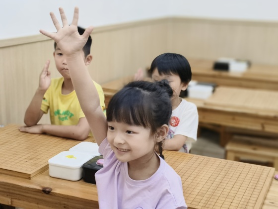 在歡樂(lè)的課堂里，孩子們沉浸在愉悅的氛圍中，享受著每一次的探索與學(xué)習(xí)~_副本.jpg